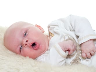 Mit adhatunk egy szárazon köhögő csecsemőnek?